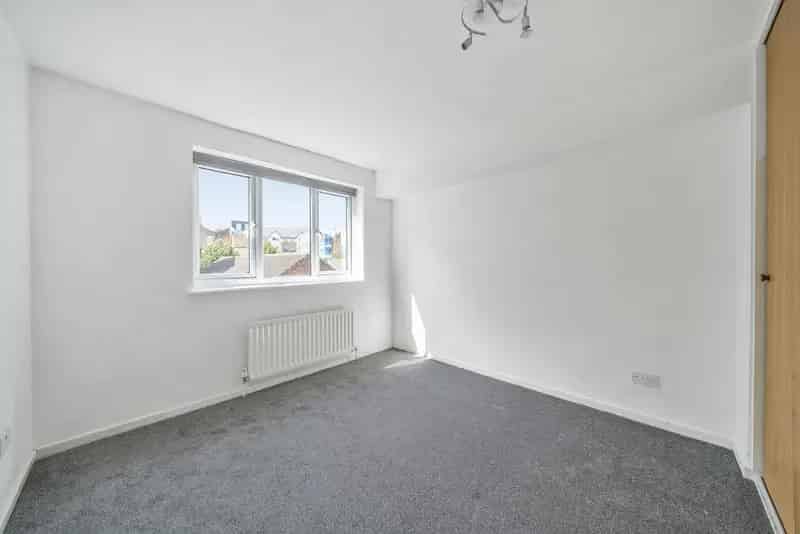 Two Bedroom Apartment Denmark Hill Chain Free