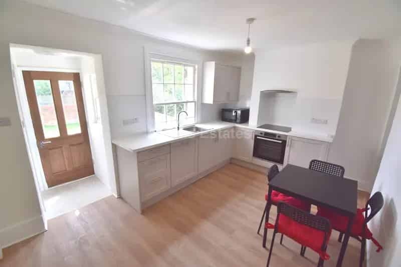3 Bedroom Flat to Rent in Central Reading
