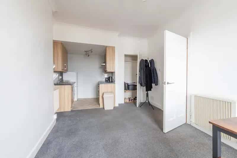 1 Bedroom Flat for Sale in Edinburgh - First Time Buyers