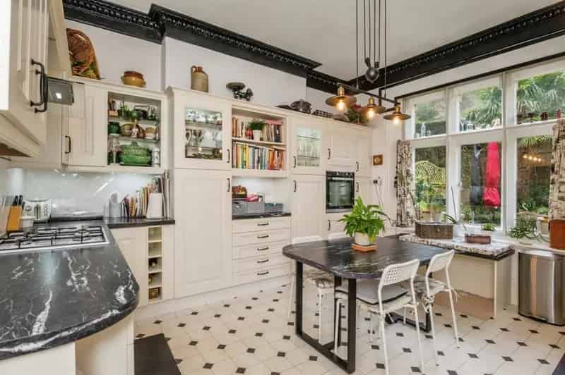 Charming Victorian Semi-Detached Home with Air B&B