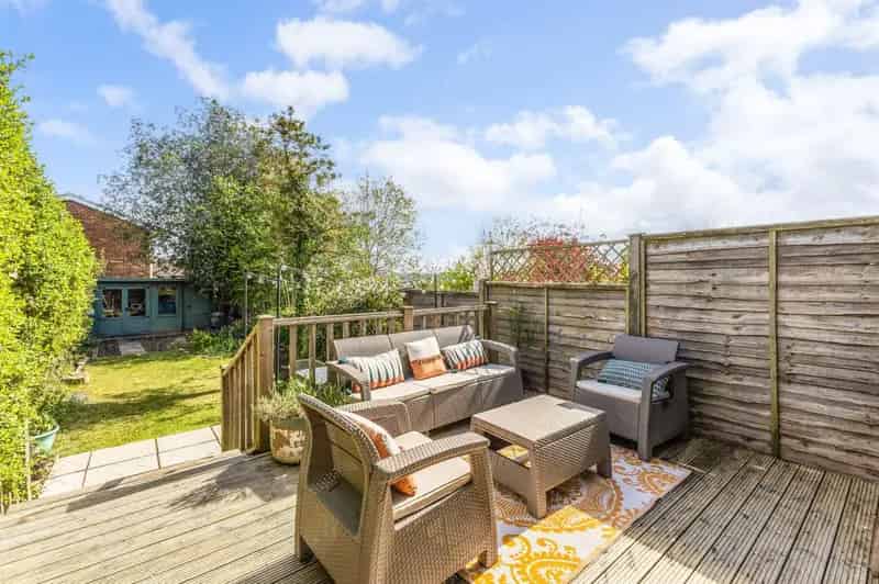 3 Bedroom Victorian House Near Mainline Station