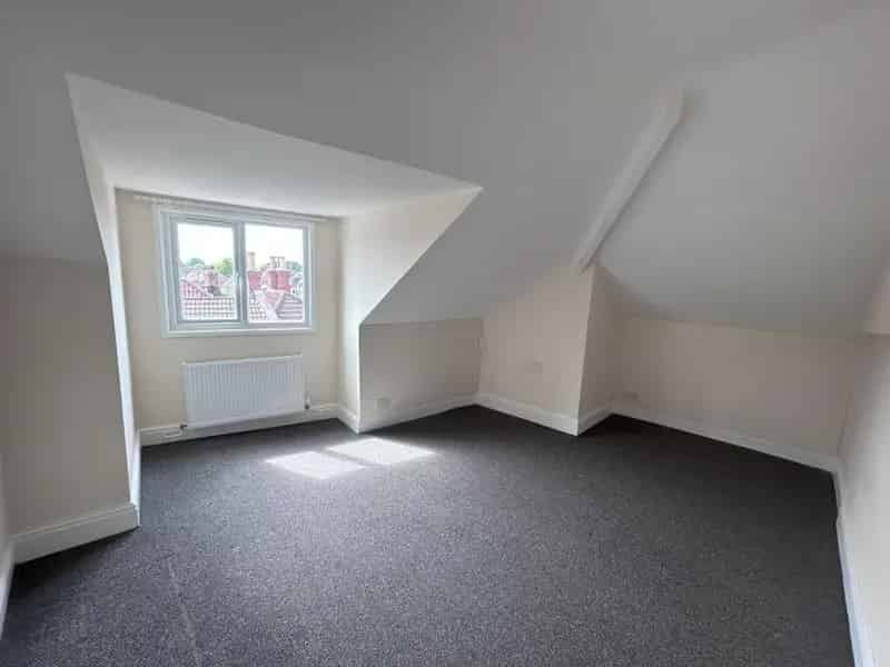 4 Bedroom Maisonette Near Fishponds High Street