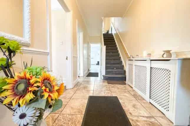 Semi Detached House for Sale in Bristol BS4