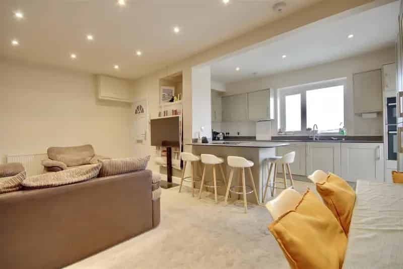 4 Bedroom Flat House to Rent Fantastic Investment Opportunity