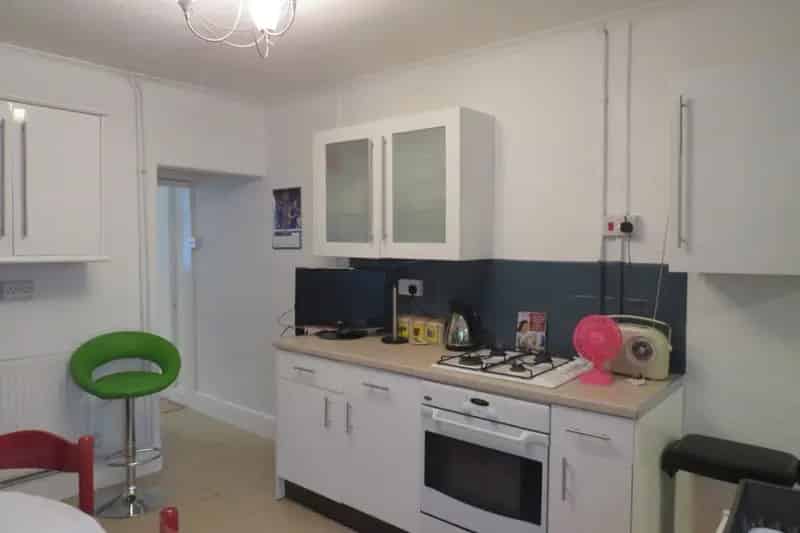 3 Bedroom Mid Terrace House Available August 1st Zero Deposit Guarantee