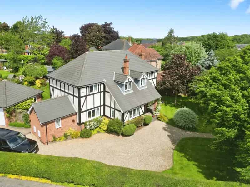 5 Bedroom Detached House For Sale