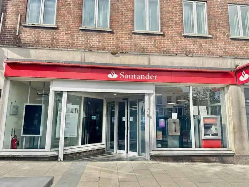 1920 sq ft Versatile Ground Floor Commercial Space - Town Centre Location