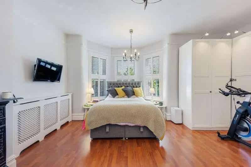 4 bed house for sale