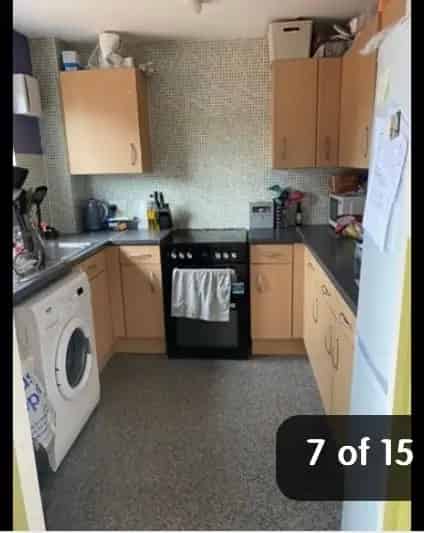Spacious 3 Bed End Terrace House Near Schools