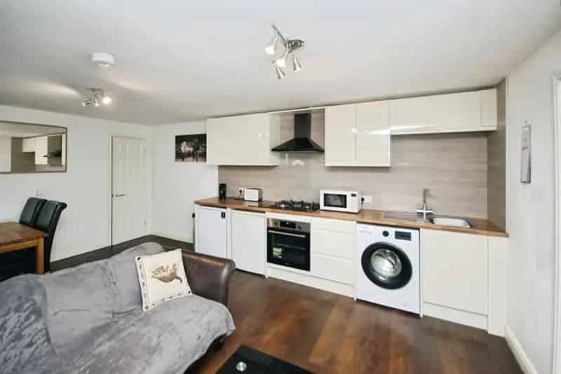 1 Bedroom Flat Easton No Onward Chain Private Space