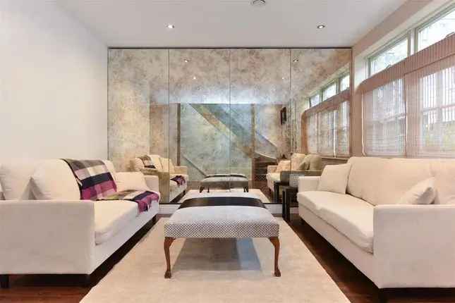 Mews house for sale in Petersham Mews, London SW7