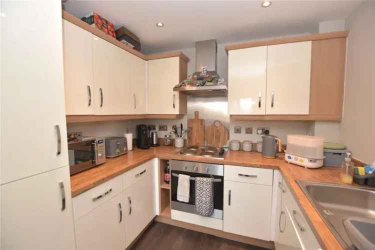 Stunning First Floor Apartment  Near Leeds City Centre