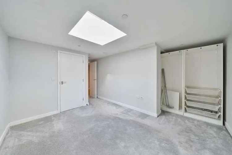 2 Bed Flat for Sale Eastcote Central London