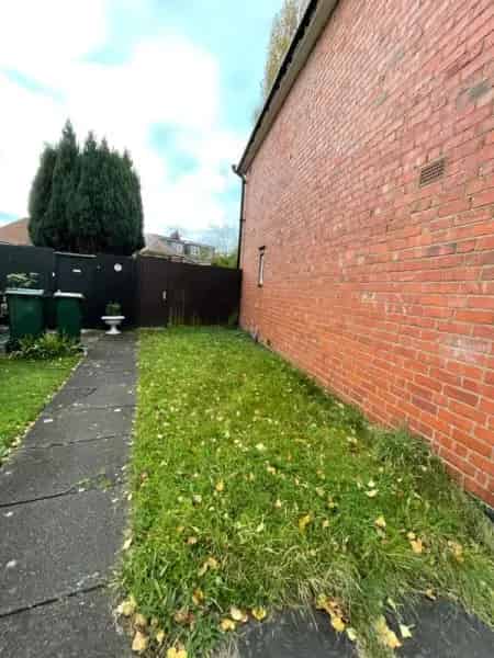 3 Bed House in Quiet Neighborhood Close to Family