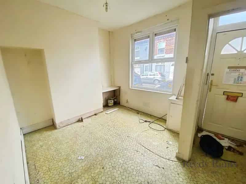 2 Bedroom Mid Terrace House For Sale Needs Modernisation