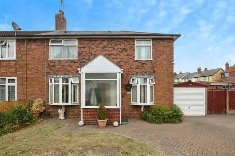 Double Fronted Family Home Near Sandwell & Dudley Station