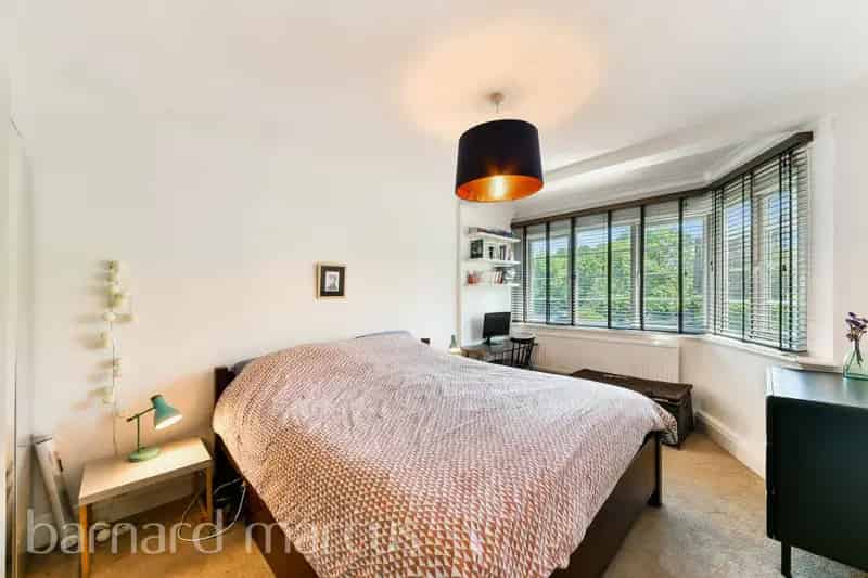 3 Double Bed Flat Near Ealing Broadway Zero Deposit Available
