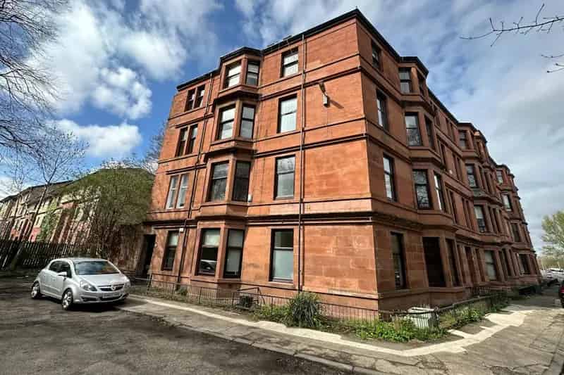 Sandstone Tenement Flat 2 Double Bedrooms Modern Kitchen