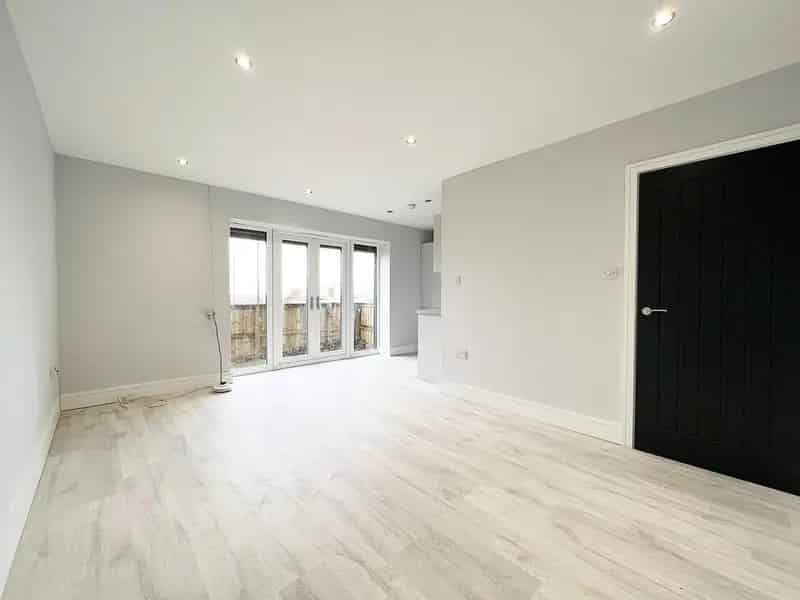 1 Bedroom Flat to Let Barnsley Modern Apartment with Parking