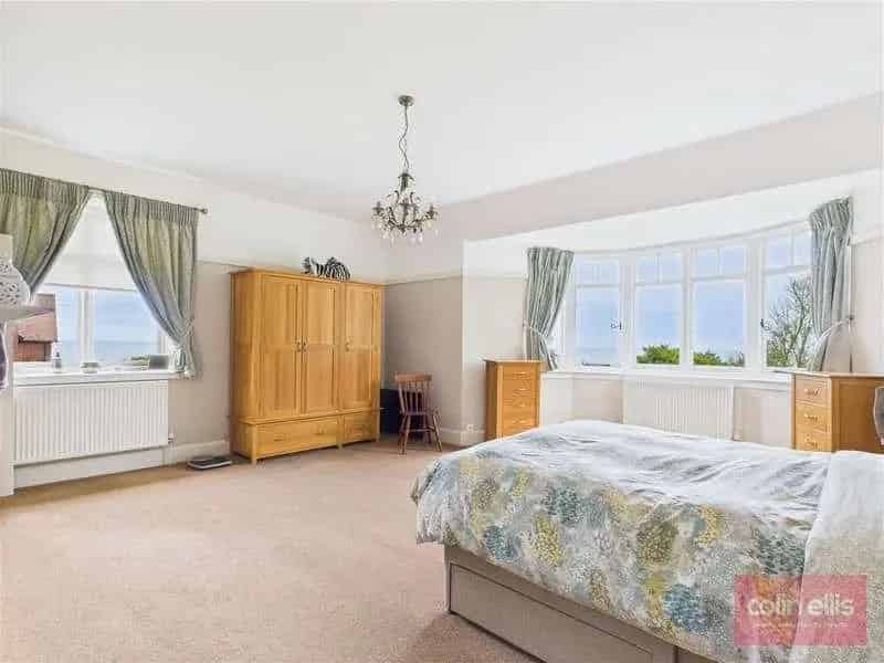 4 Bed House for Sale Esplanade Crescent