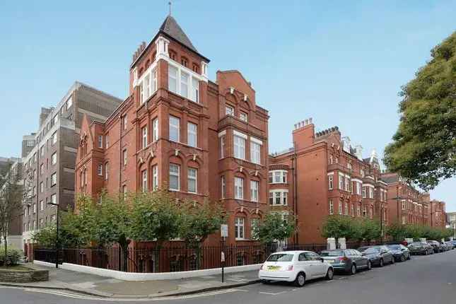 Flat to rent in Hamlet Gardens, Ravenscourt Park, London W6