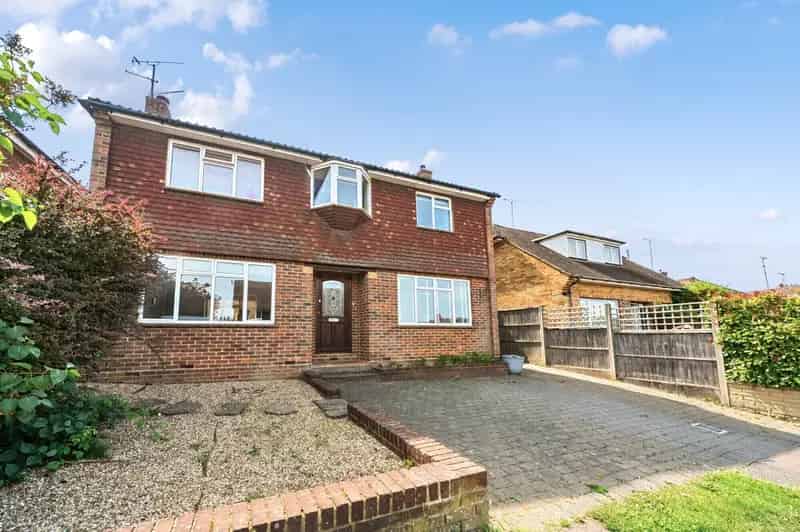 4 Bedroom Detached House for Sale in Roundwood