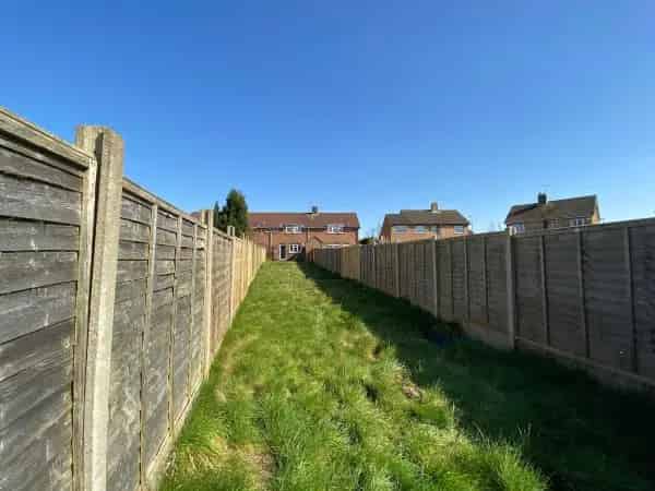 Spacious 2 Bed House Huge Garden Near Shops Schools