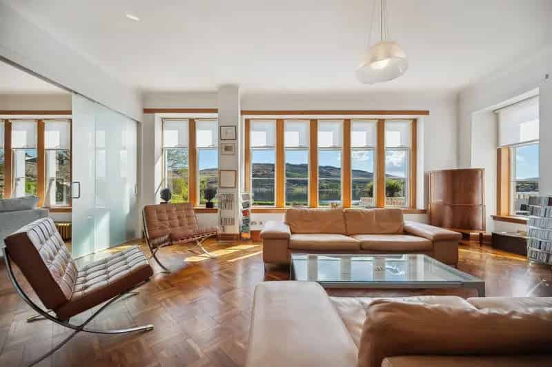7 Apartment Villa with Campbeltown Loch Views