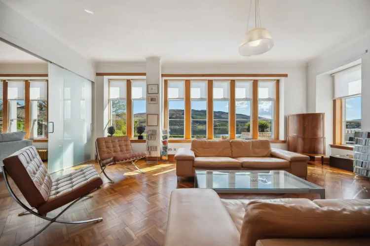 7 Apartment Villa with Campbeltown Loch Views