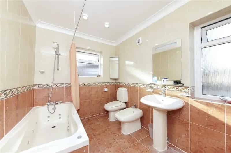 5 Bedroom Detached House for Sale in Stanmore