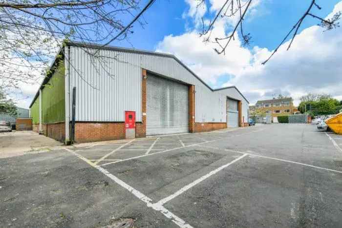 Warehouse Space For Lease: 5 Tonne Cranage, Ample Parking