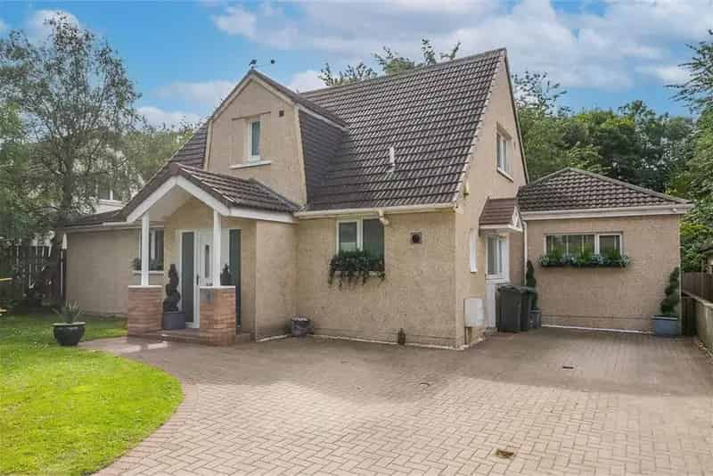 4 Bed Detached House with 2 Reception Rooms
