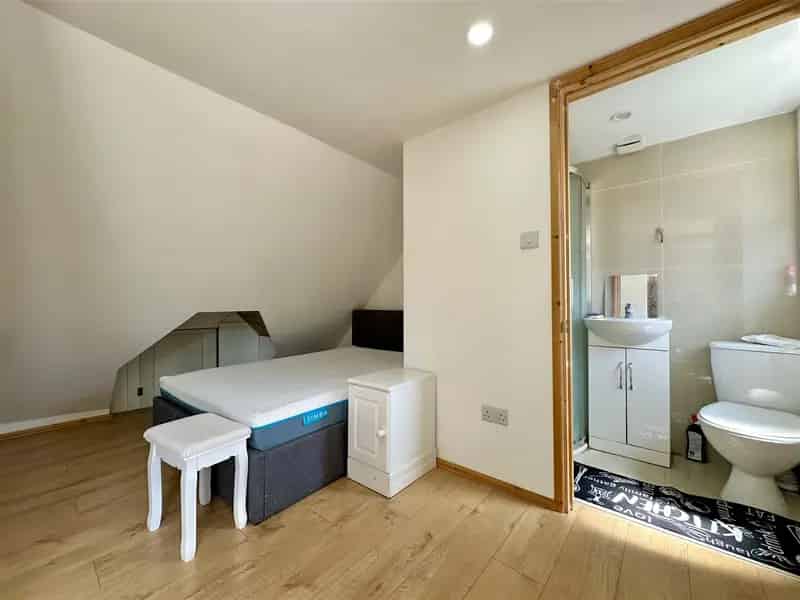 4 Bedroom House for Rent in Charlton Greenwich