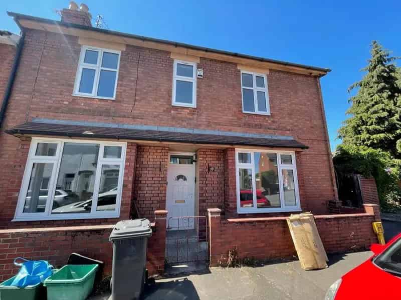 5 Bedroom End of Terrace House For Sale