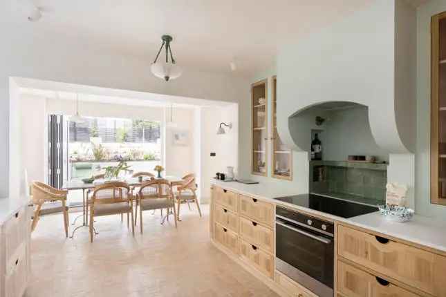 Flat for sale in Bassett Road, London W10