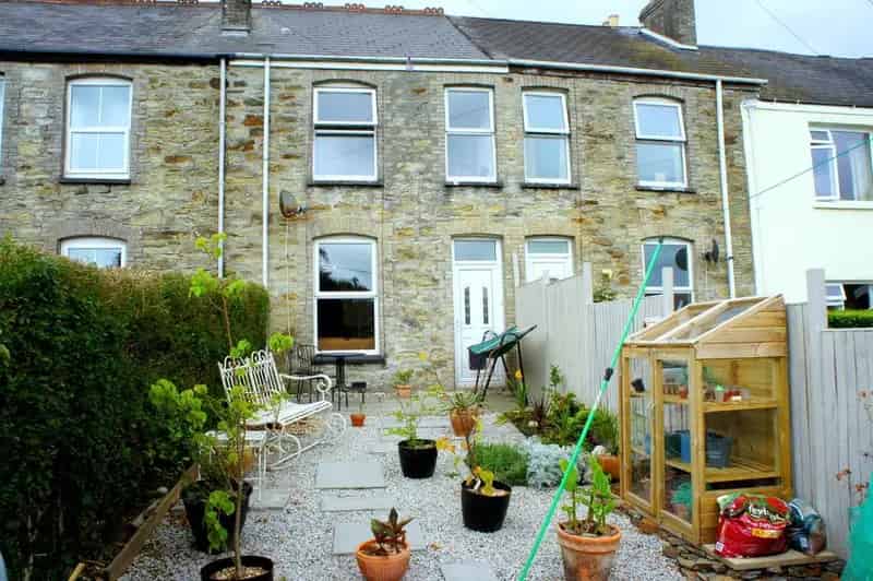 2 Bedroom Terraced House To Rent