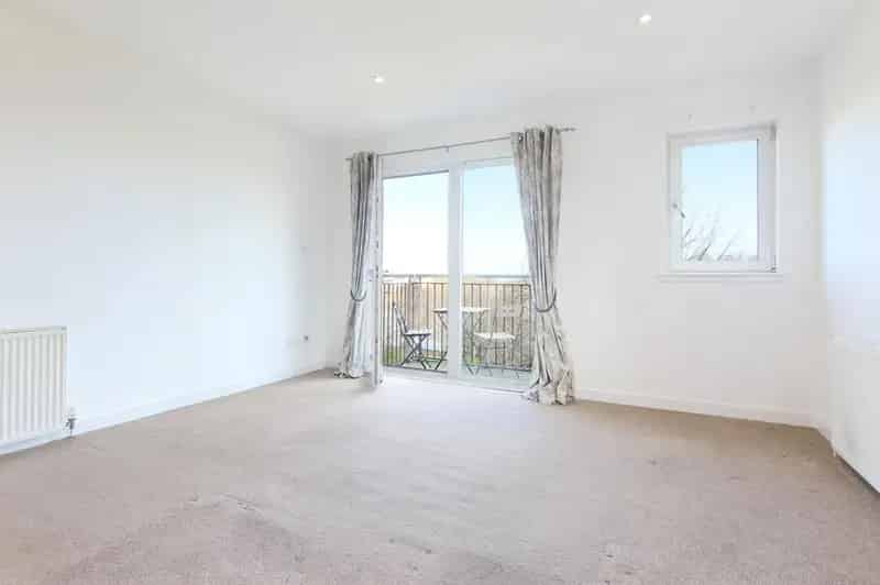 2 Bedroom Flat for Sale Easter Road Edinburgh