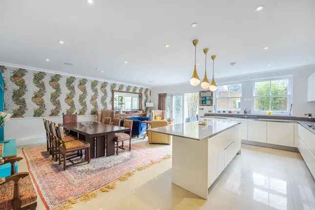 Luxury 5-Bedroom Townhouse for Sale in Clapham Old Town