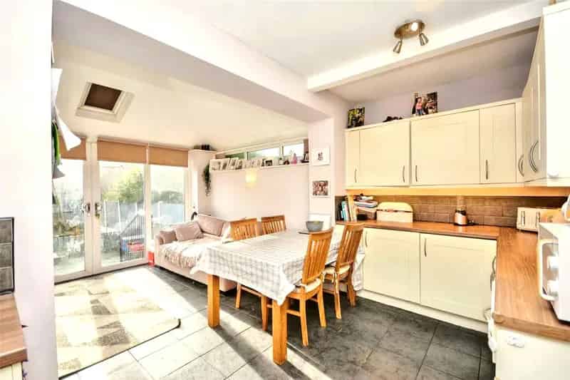 Spacious 3-Bed Semi Detached House with Sun Room and Garage Conversion