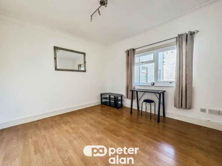 1 Bedroom Studio Flat Whitchurch Available Now