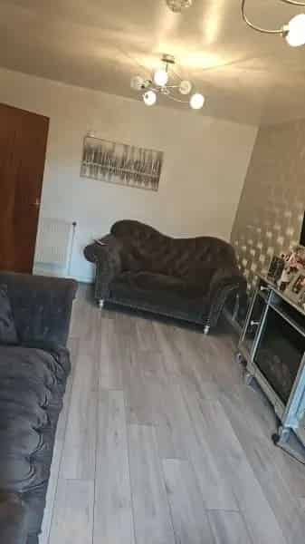 3 Bed House Near Schools Shops Cinema Bowling Alley