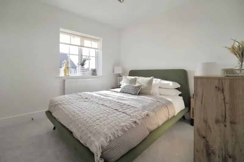 3 Bed Semi-Detached Home with Carport and Garden