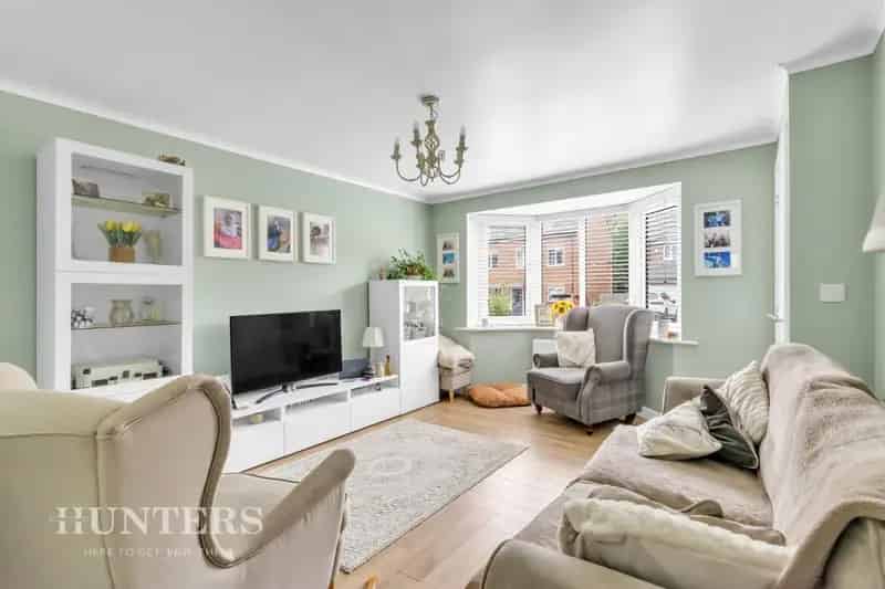 3 bedroom House
 For Sale 
Total Size: 1064 SQ FT