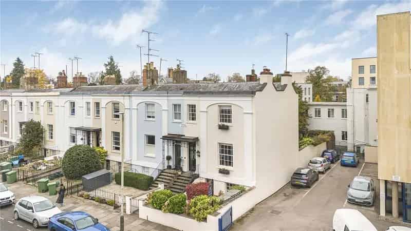 7 Bedroom End of Terrace House for Sale