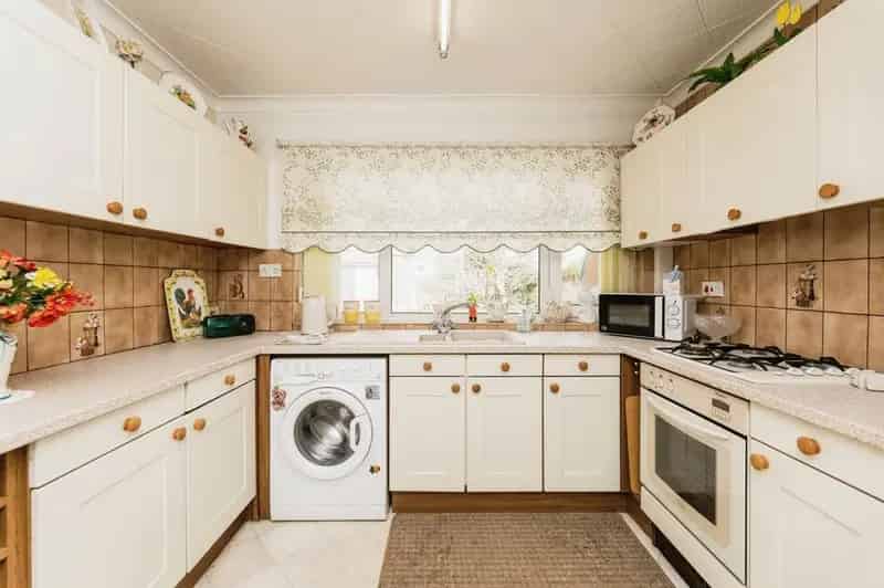 3 Bedroom Semi Detached House for Sale Pontefract WF8