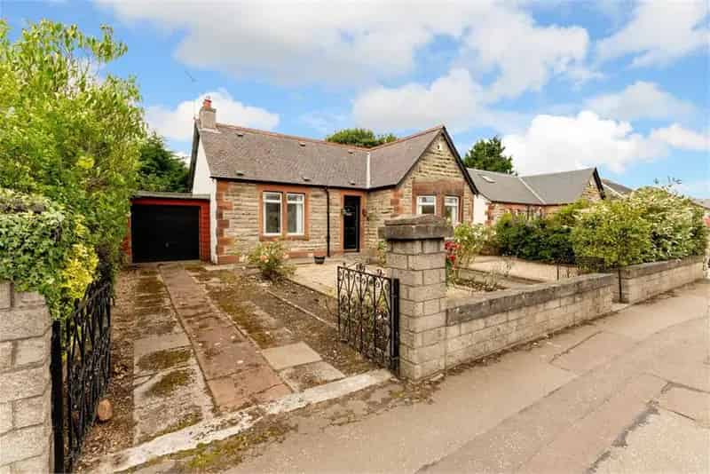 3 Bed Detached Bungalow with 3 Reception Rooms