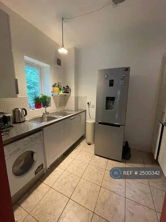 2 bedroom flat