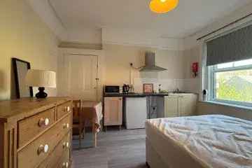 Double Bedsit Near Hornsey Station  All Bills Included Except Electricity