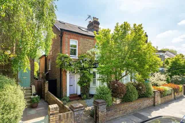 Five Bedroom Victorian Semi-Detached House for Sale