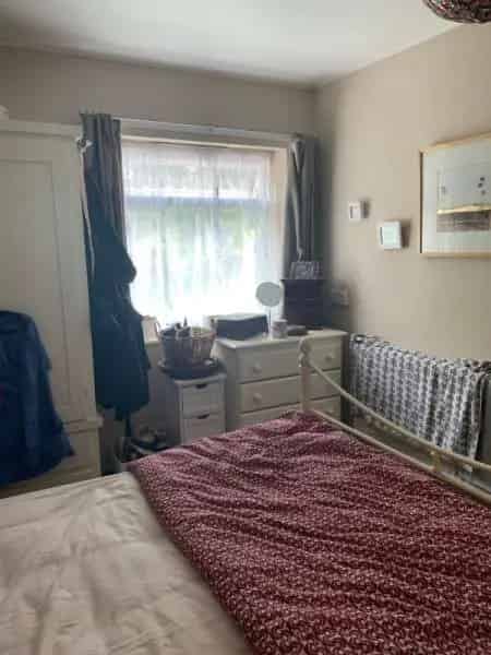 1 Bedroom Flat First Floor Communal Garden Parking Family Friendly